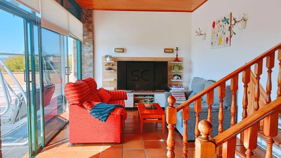 Amplia casa con vistas a la ría en fene