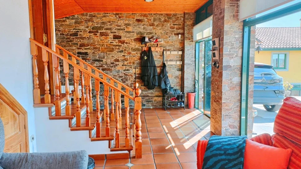 Amplia casa con vistas a la ría en fene