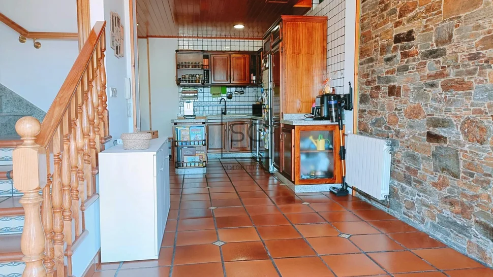 Amplia casa con vistas a la ría en fene