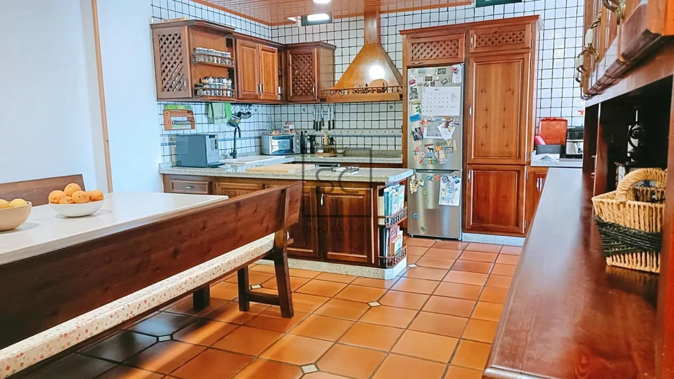 Amplia casa con vistas a la ría en fene