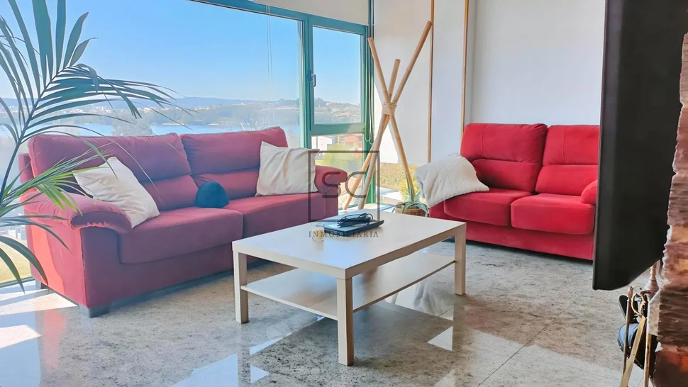 Amplia casa con vistas a la ría en fene