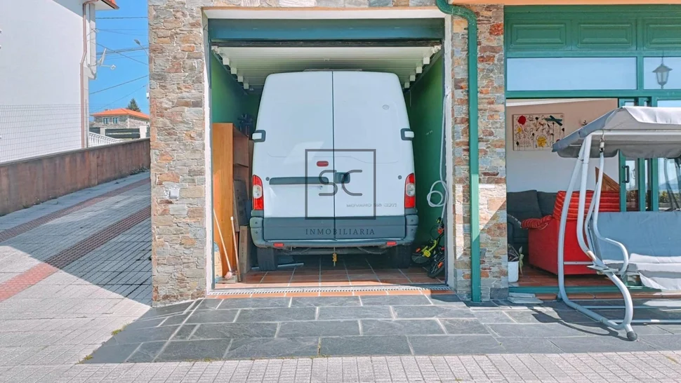 Amplia casa con vistas a la ría en fene