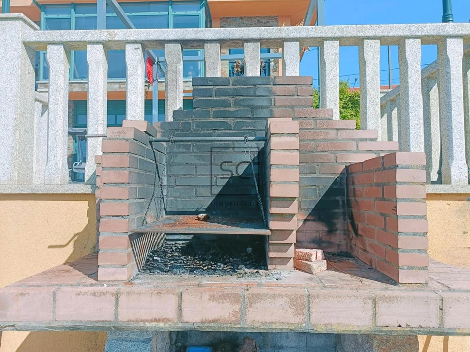 Amplia casa con vistas a la ría en fene