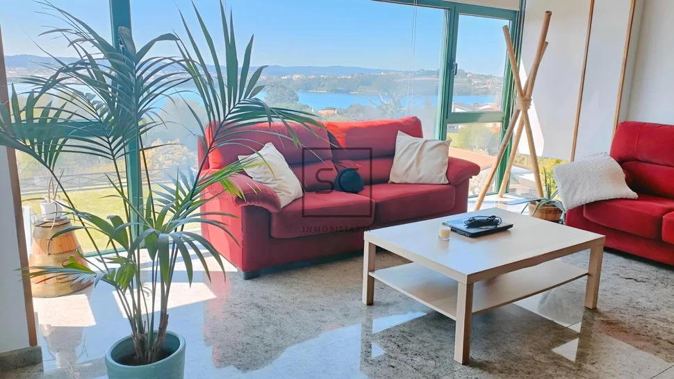 Amplia casa con vistas a la ría en fene