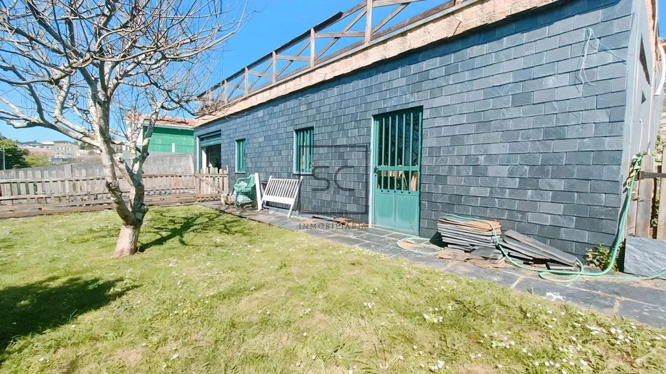 Amplia casa con vistas a la ría en fene