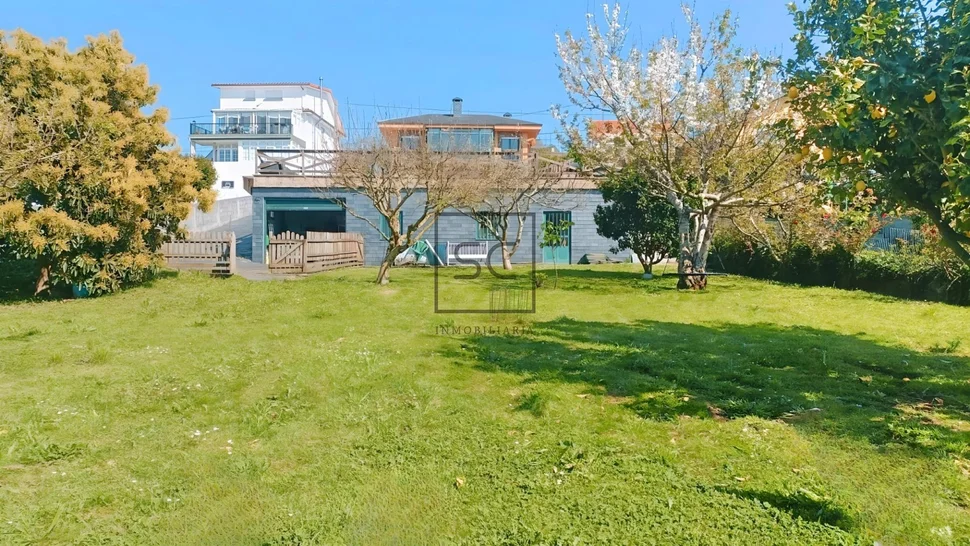 Amplia casa con vistas a la ría en fene