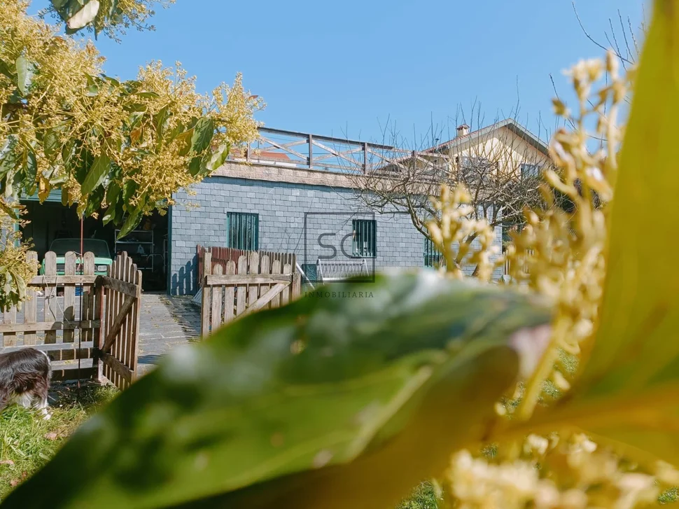 Amplia casa con vistas a la ría en fene