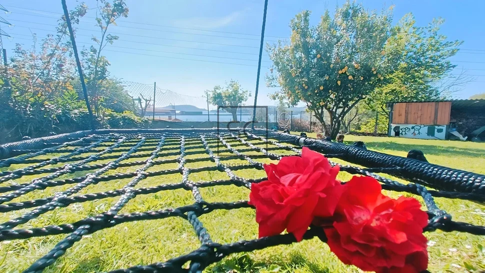 Amplia casa con vistas a la ría en fene