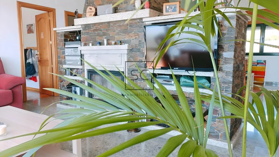 Amplia casa con vistas a la ría en fene