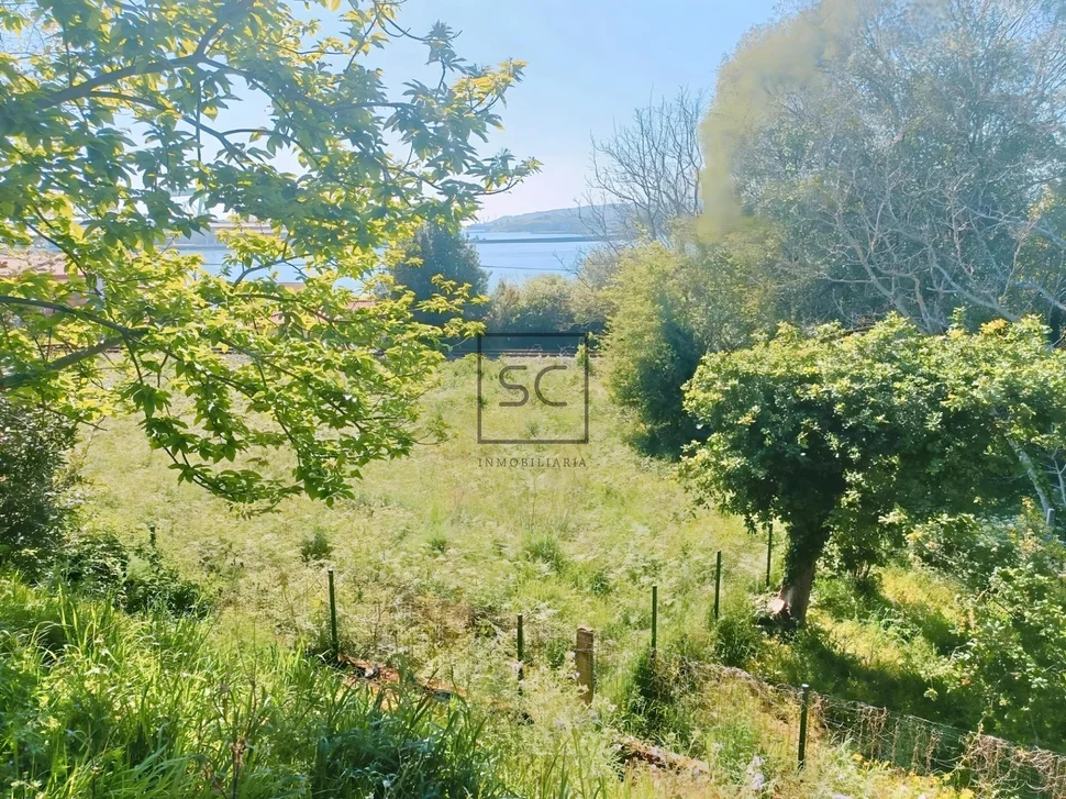 Amplia casa con vistas a la ría en fene