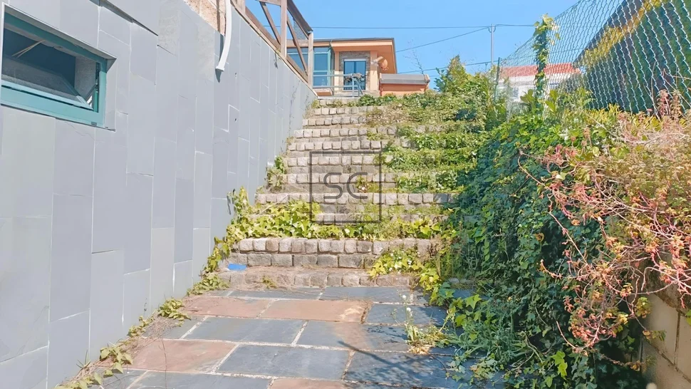 Amplia casa con vistas a la ría en fene