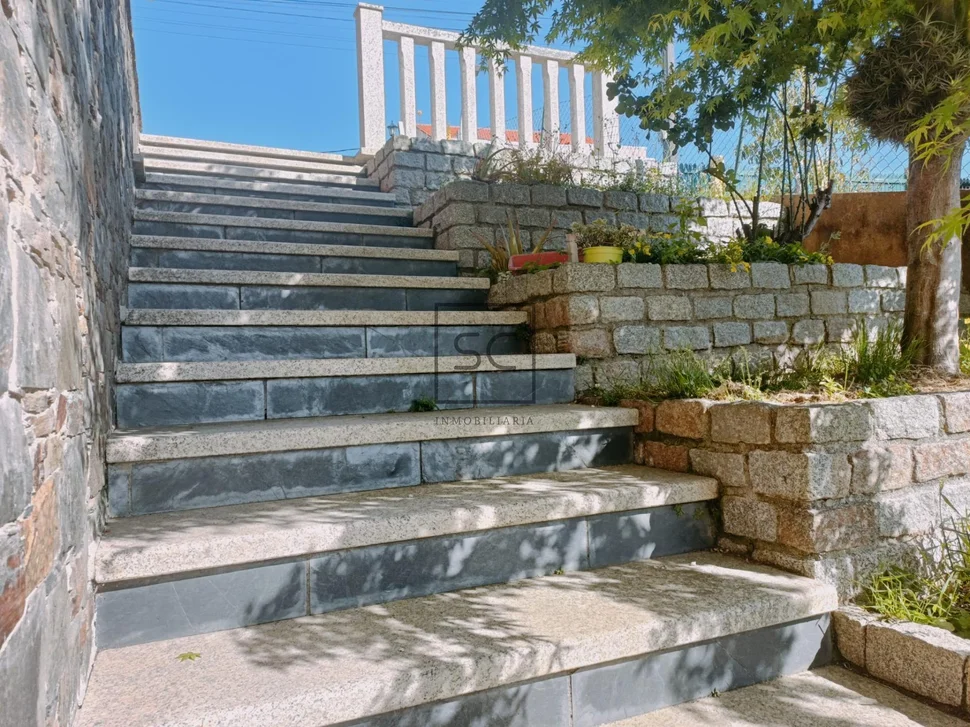 Amplia casa con vistas a la ría en fene