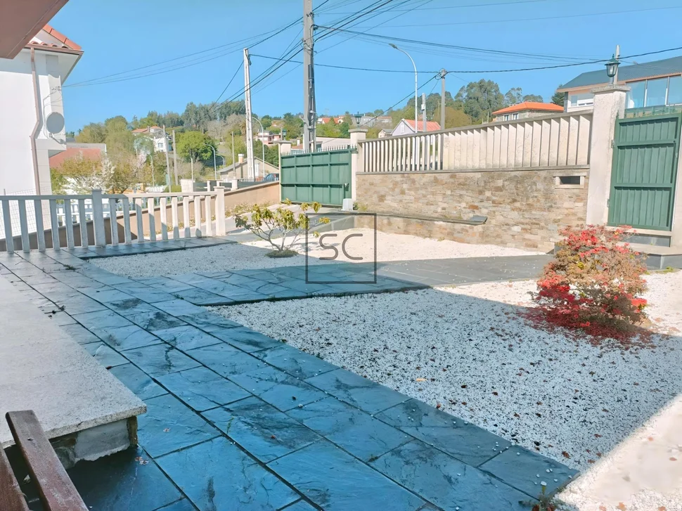 Amplia casa con vistas a la ría en fene