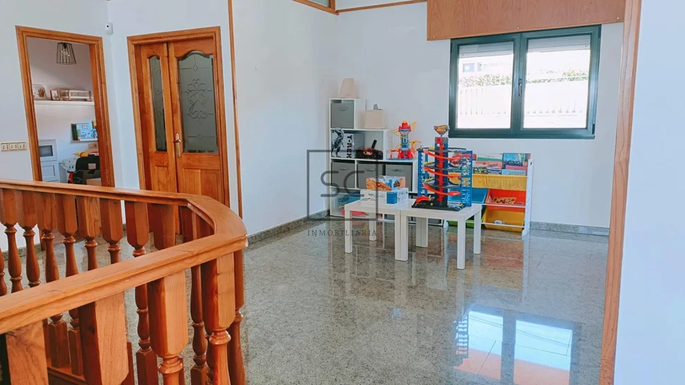 Amplia casa con vistas a la ría en fene