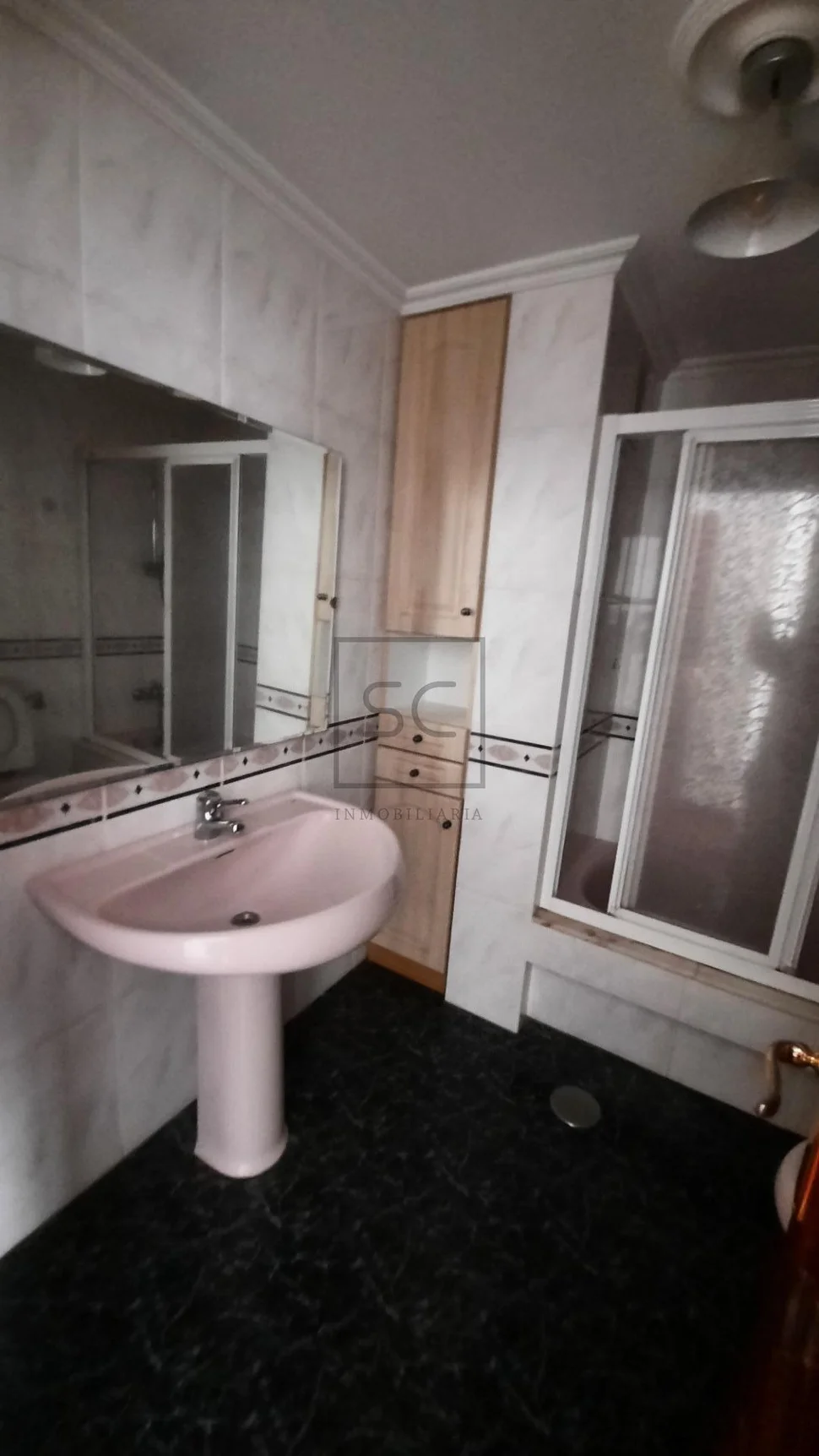 Amplio piso sin amueblar en el centro de la ciudad