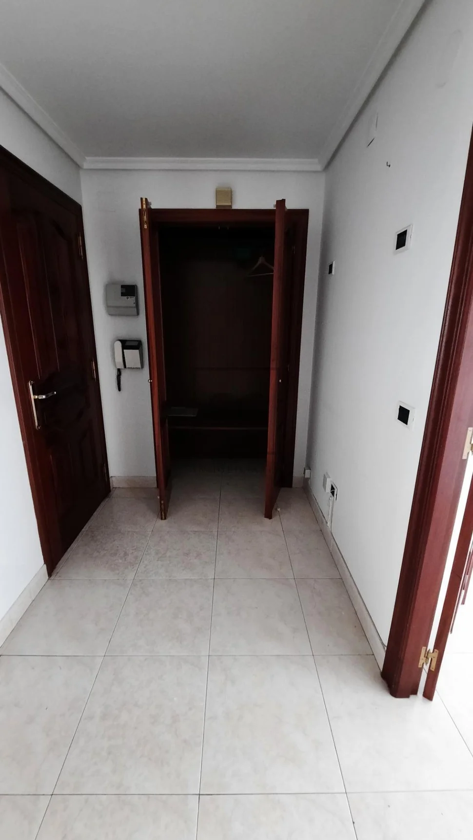 Amplio piso sin amueblar en el centro de la ciudad