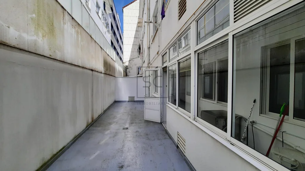 Amplio piso sin amueblar en el centro de la ciudad