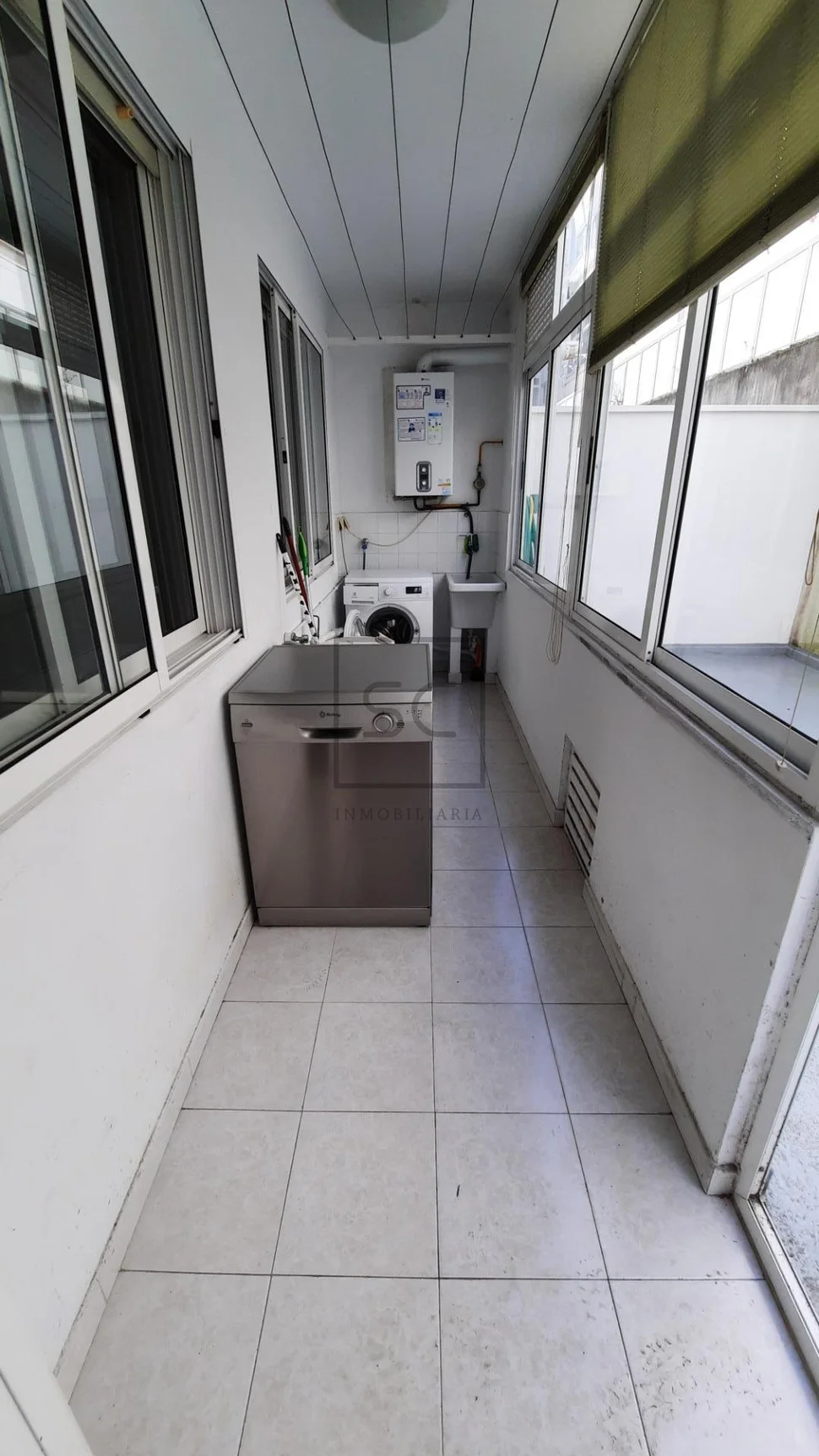 Amplio piso sin amueblar en el centro de la ciudad