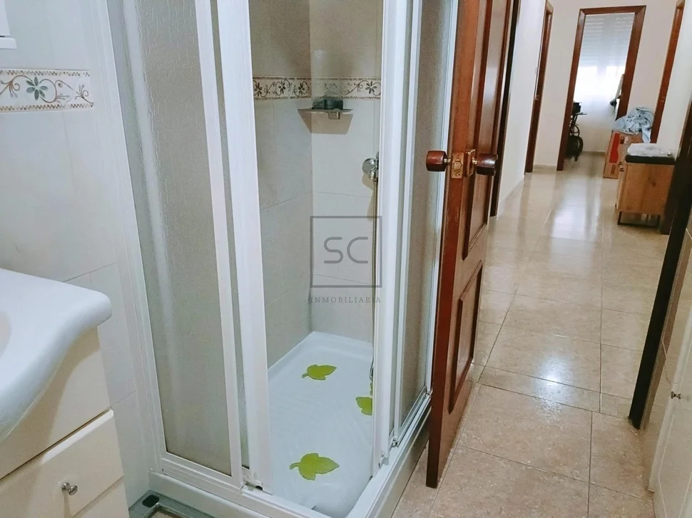 Luminoso edificio con finca en santa cecilia, narón