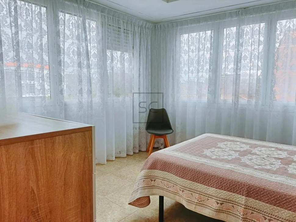 Luminoso edificio con finca en santa cecilia, narón