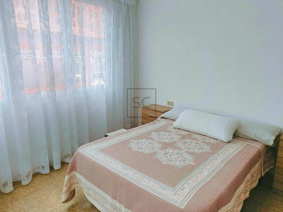 Luminoso edificio con finca en santa cecilia, narón