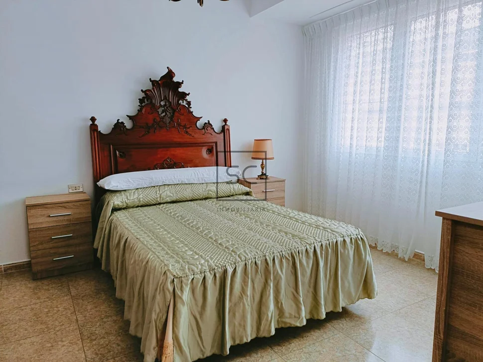 Luminoso edificio con finca en santa cecilia, narón