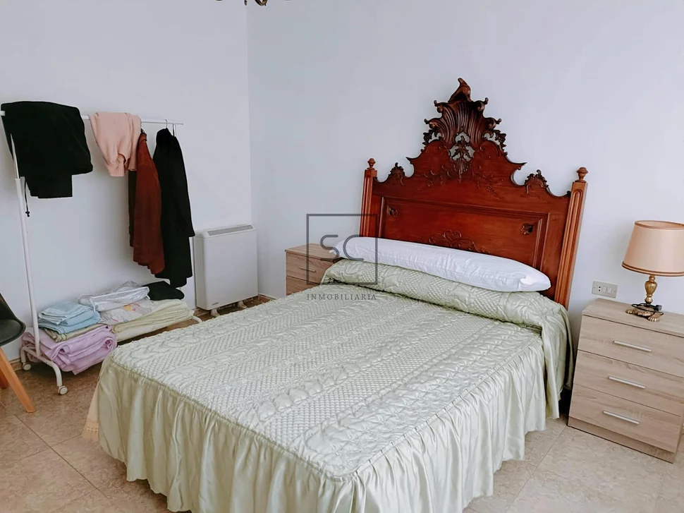 Luminoso edificio con finca en santa cecilia, narón