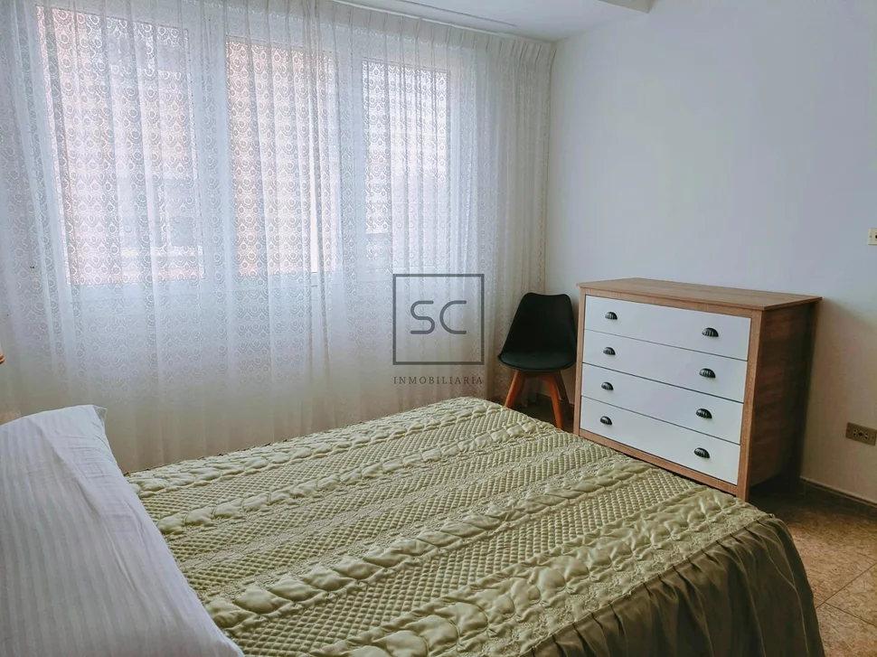 Luminoso edificio con finca en santa cecilia, narón