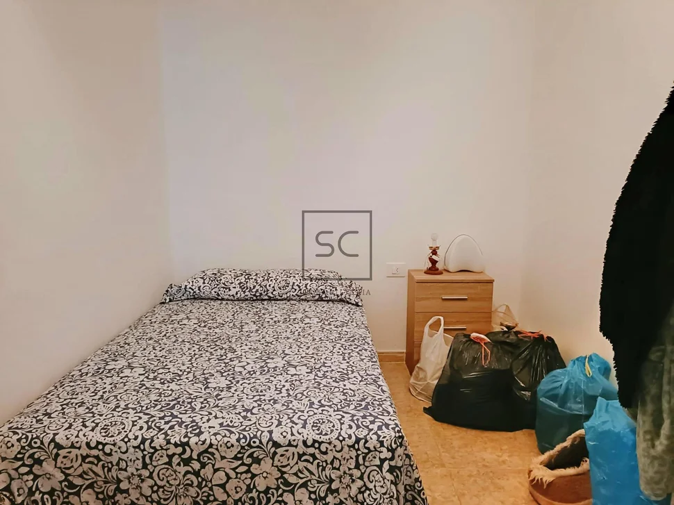 Luminoso edificio con finca en santa cecilia, narón