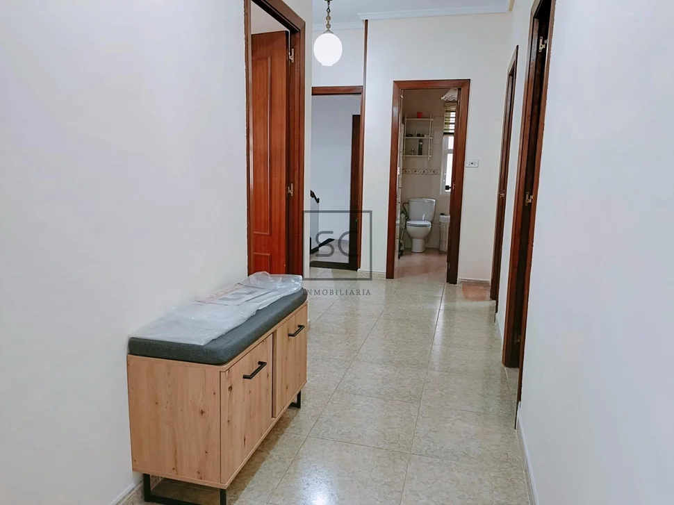 Luminoso edificio con finca en santa cecilia, narón