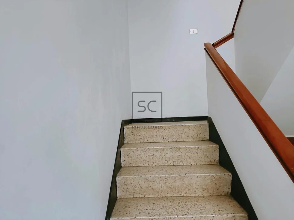 Luminoso edificio con finca en santa cecilia, narón