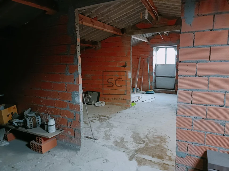 Luminoso edificio con finca en santa cecilia, narón