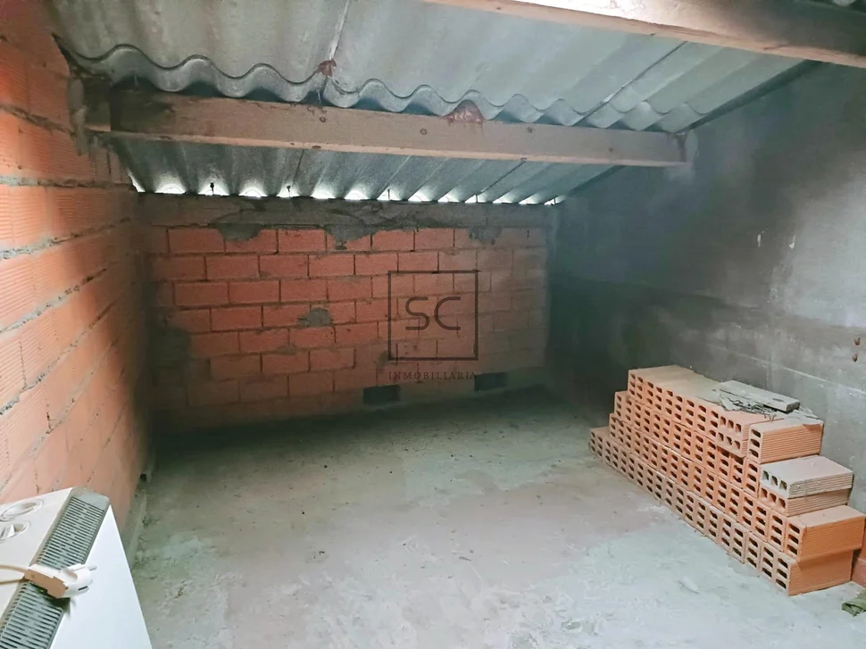 Luminoso edificio con finca en santa cecilia, narón