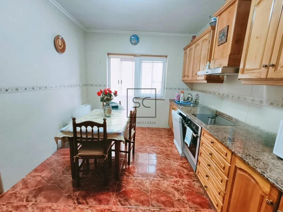 Luminoso edificio con finca en santa cecilia, narón