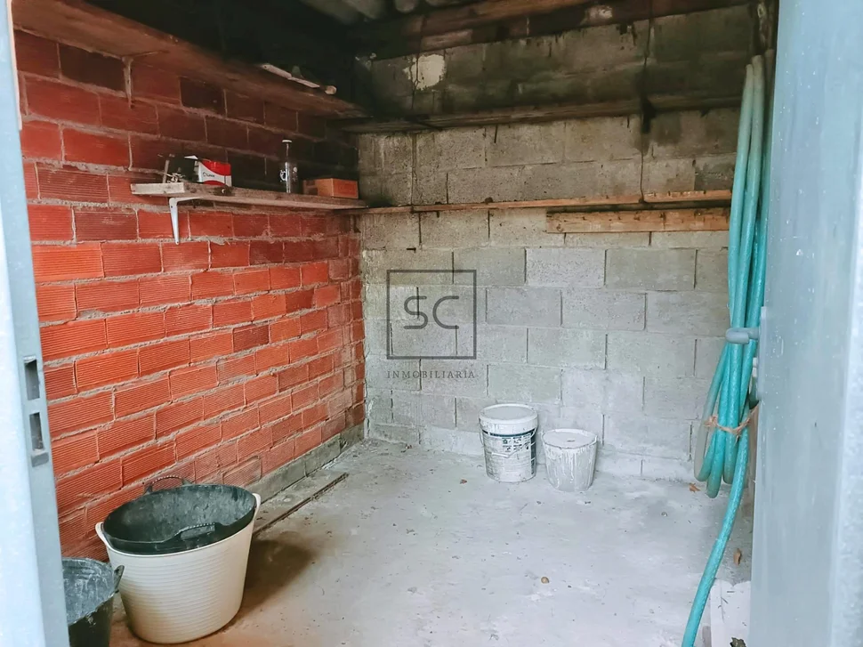 Luminoso edificio con finca en santa cecilia, narón