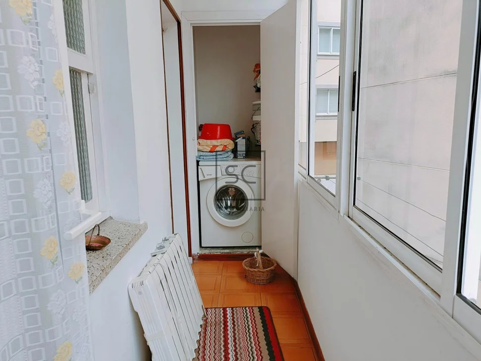 Luminoso edificio con finca en santa cecilia, narón