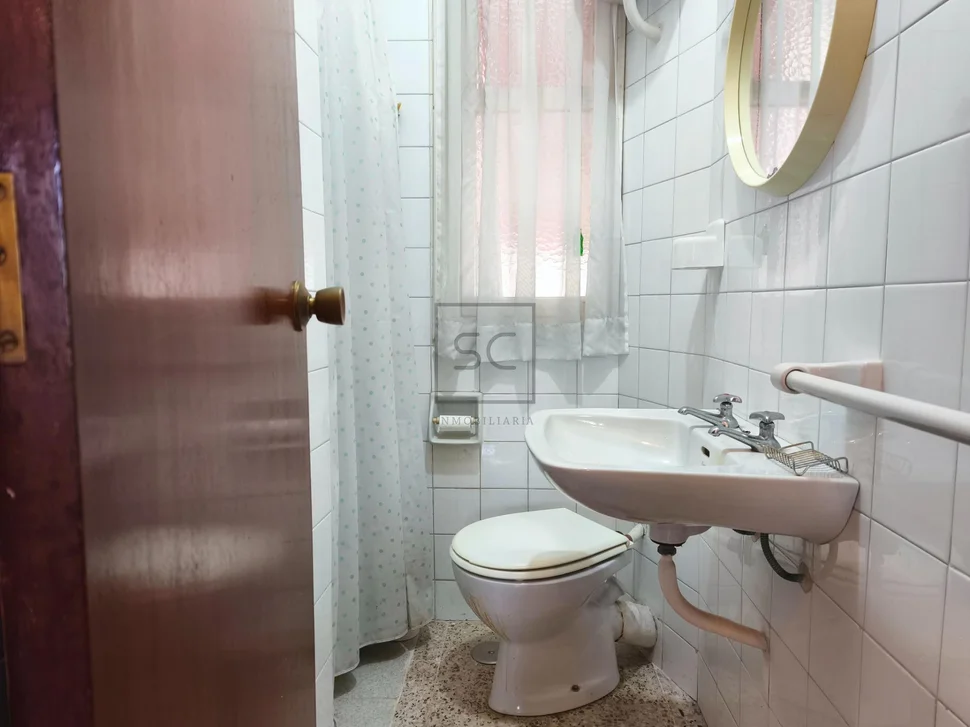 Piso con terraza y balcón en caranza-ferrol