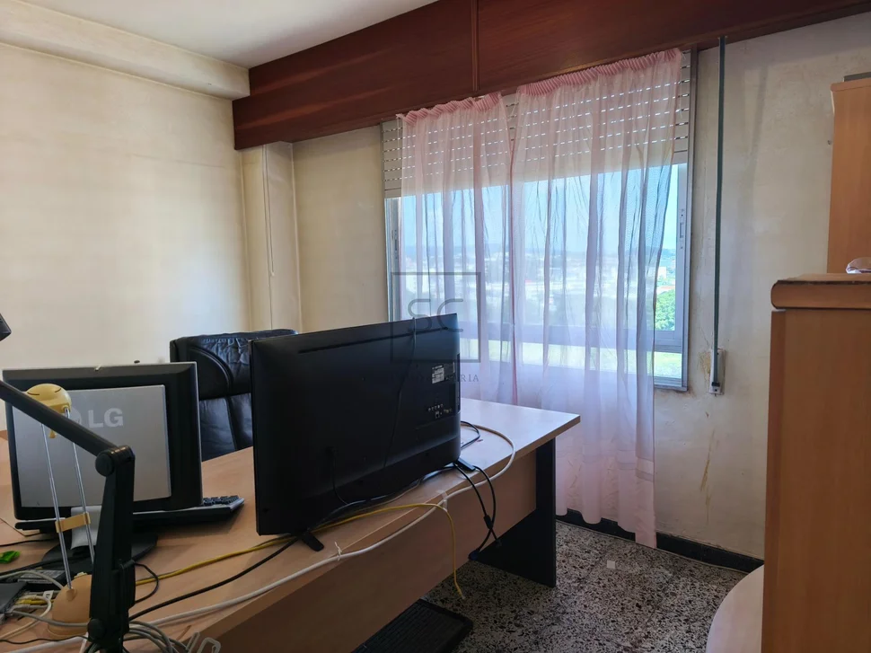 Piso con terraza y balcón en caranza-ferrol