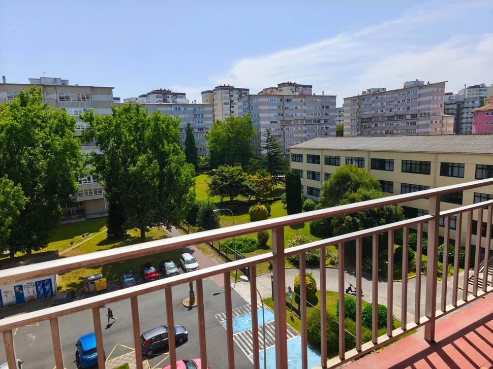 Piso con terraza y balcón en caranza-ferrol