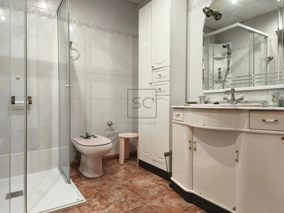 Dos viviendas en neda, con finca y aparcamiento