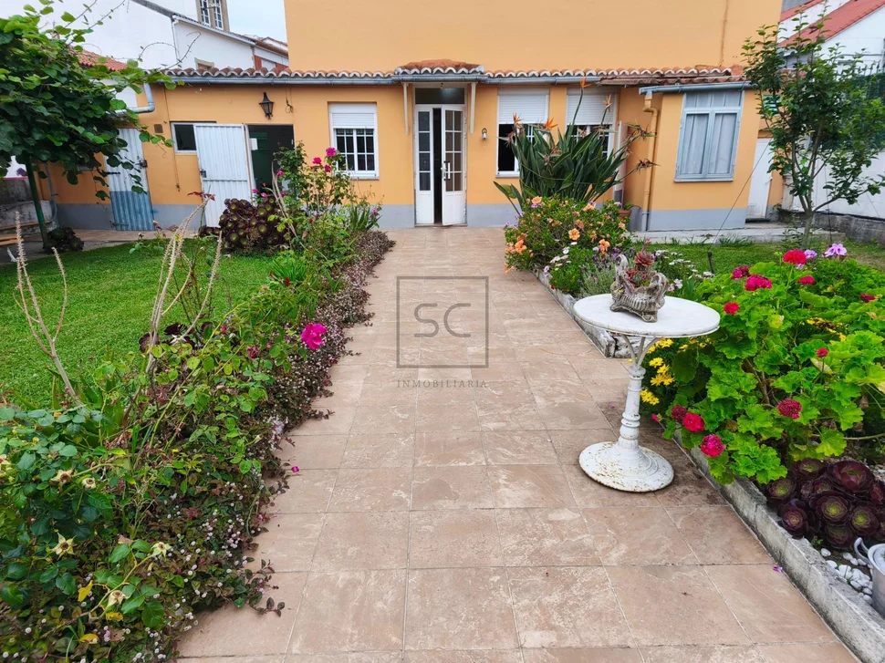 Dos viviendas en neda, con finca y aparcamiento