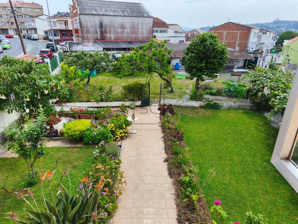 Dos viviendas en neda, con finca y aparcamiento
