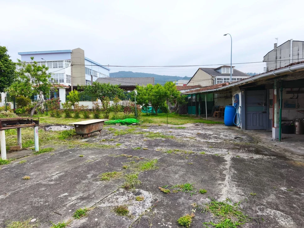 Dos viviendas en neda, con finca y aparcamiento