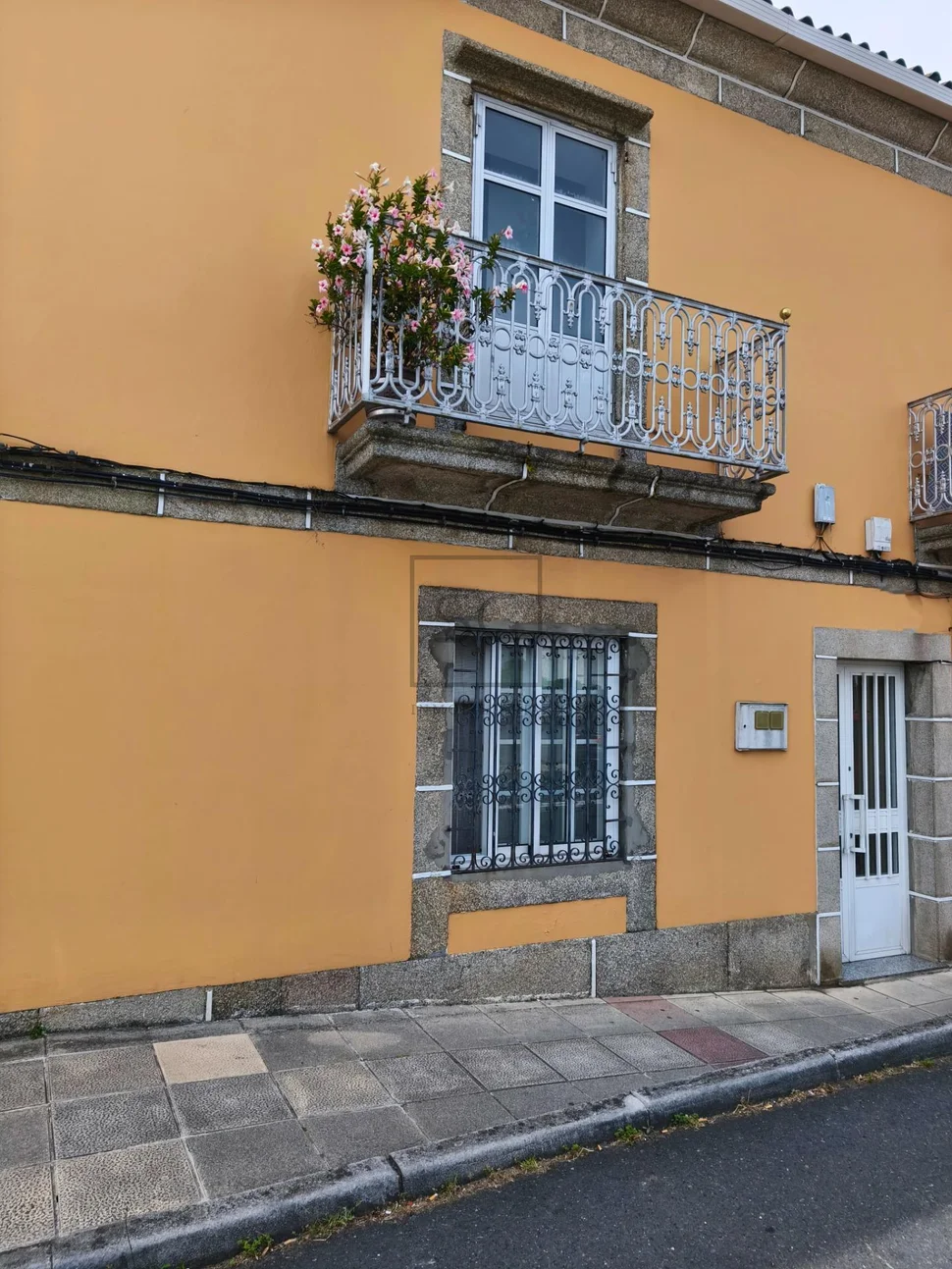 Dos viviendas en neda, con finca y aparcamiento