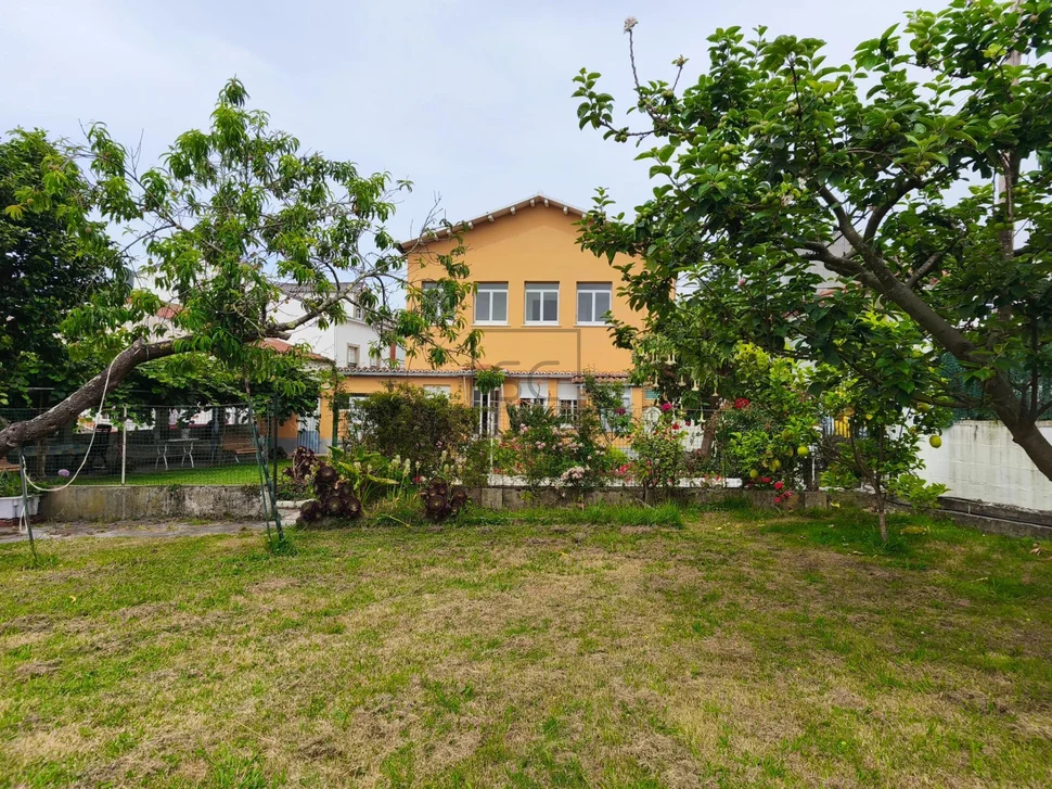 Dos viviendas en neda, con finca y aparcamiento