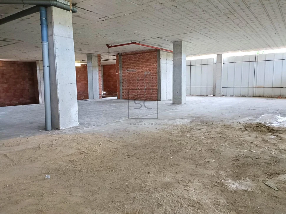 Bajo comercial en el alto del castaño, narón