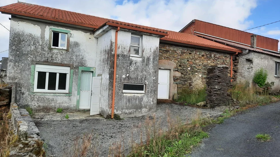 Casa rustica para reformar en moeche