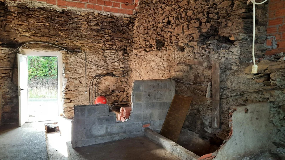 Casa rustica para reformar en moeche