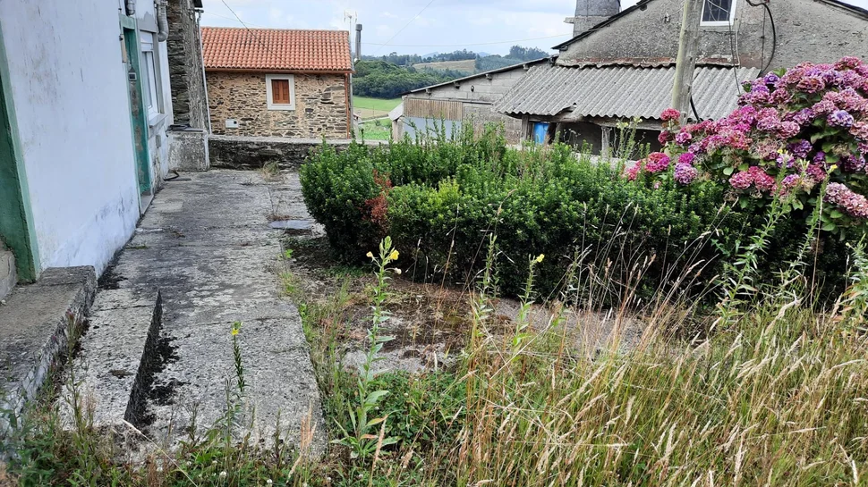 Casa rustica para reformar en moeche