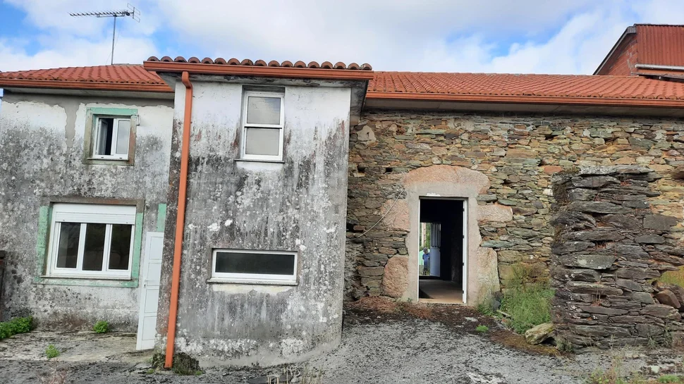 Casa rustica para reformar en moeche